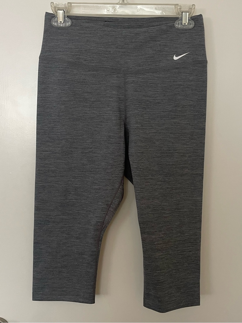 NWT Nike Women’s Capri Leggings, Med